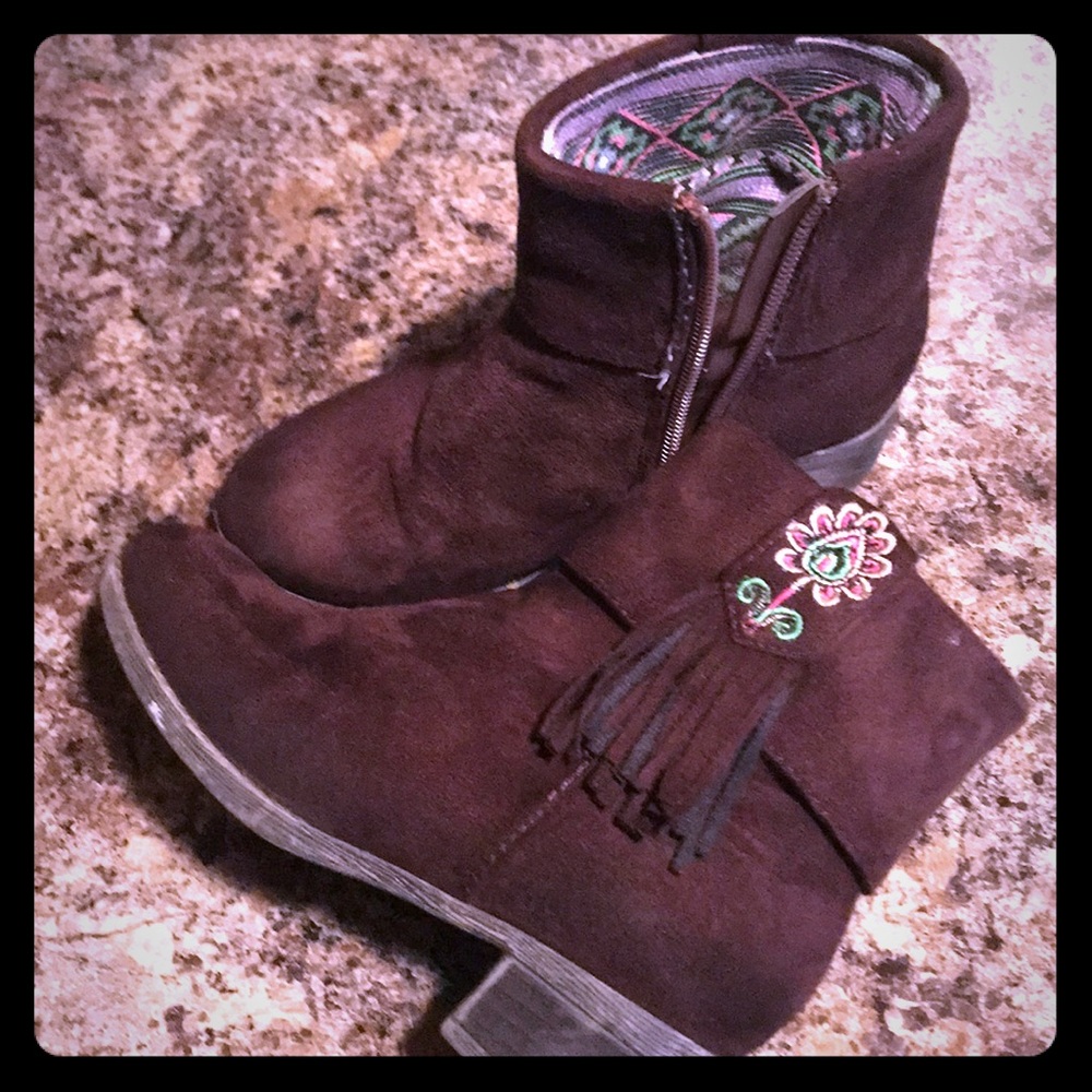 Girl Booties w/!side Fringe 11